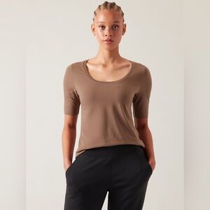 Athleta Outbound Scoop Neck Tee T-shirt M Beige Brown NEW